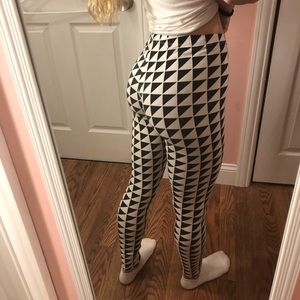 Geometric triangle print forever 21 leggings